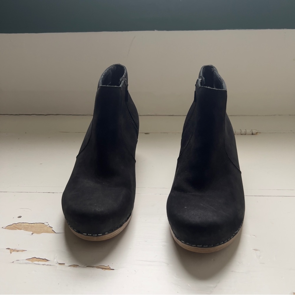 Dansko Maria ankle booties, Nick black with tan sole size 38 (US 8)